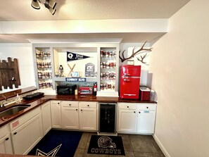 The bar also has a Hot Plate, Toaster Oven and Microwave.