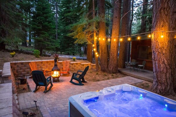 Enjoy Serenity 'the hot tub under the pine trees was amazing after a day of sking' - Review Nathan