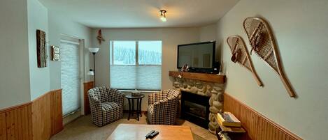 Beautiful Updated 2 Bedrooms/1 Bathroom Ski in/out Creekside Shooting Star Condo