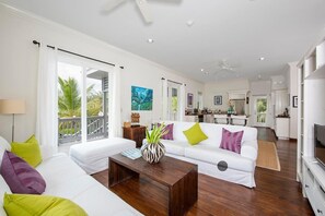 Sand Dollar has 1,100 square feet of indoor living space