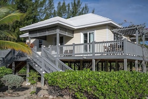 Sand Dollar Cottage is situated on a Caribbean-side waterfront lot with beautiful sunset views