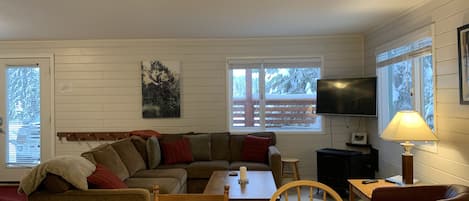 Ideally Located Suite with Great Ski in and Ski out Right from the Door!