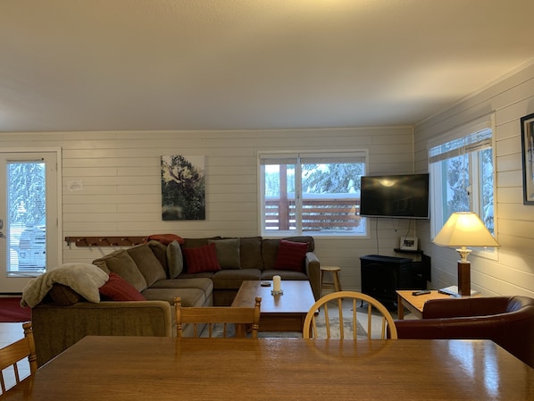 Ideally Located Suite with Great Ski in and Ski out Right from the Door!