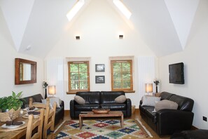 Lounge/kitchen and bedroom with vaulted ceilings. Sofa bed.