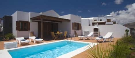 Villa with private pool, terrace and garden