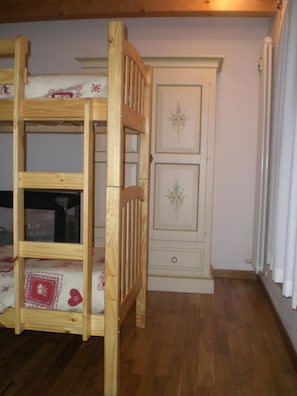 Bed-Romm (2)