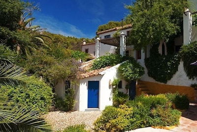 A stylishly converted farmhouse close to Ronda with included daily housekeeping