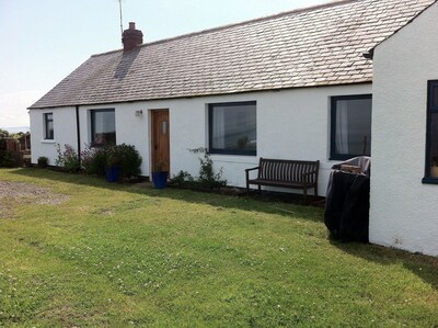 Cottage With Secure Garden, Wood Burning Stove And Sea Views