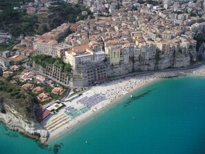 Strand und Stadt von Tropea