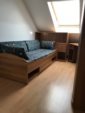 Schlafzimmer 2