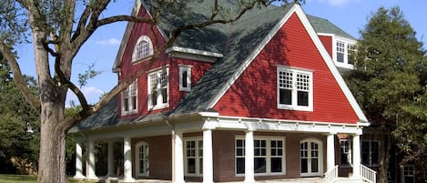 Gorgeous Gilded Age home.