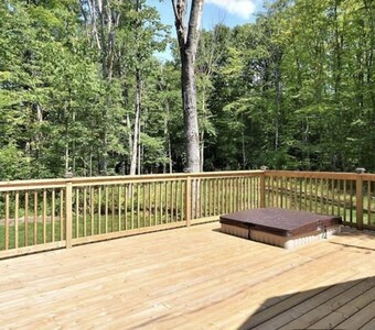 All year around newly renovated cul de sec quiet cottage with new hot tub 