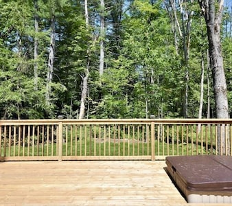 All year around newly renovated cul de sec quiet cottage with new hot tub 