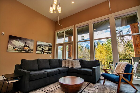 High ceiling living room with beautiful mountain view.