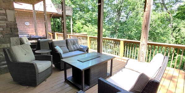 Deck (1)