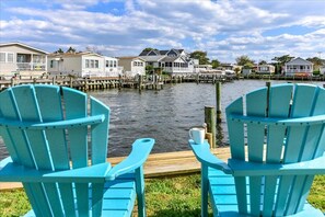 Imagine your mornings here watching the ducks on the glistening water, listening to the morning birds and water lap up against the docks. There has also been sightings of Buffleheads and Great Blue Herons from these exact seats! Its pure delight!