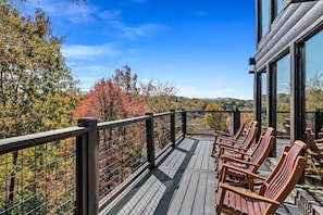 Rocky Top Lodge's relaxing deck