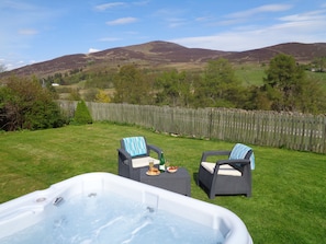 Enclosed back garden with hot-tub and stunning view