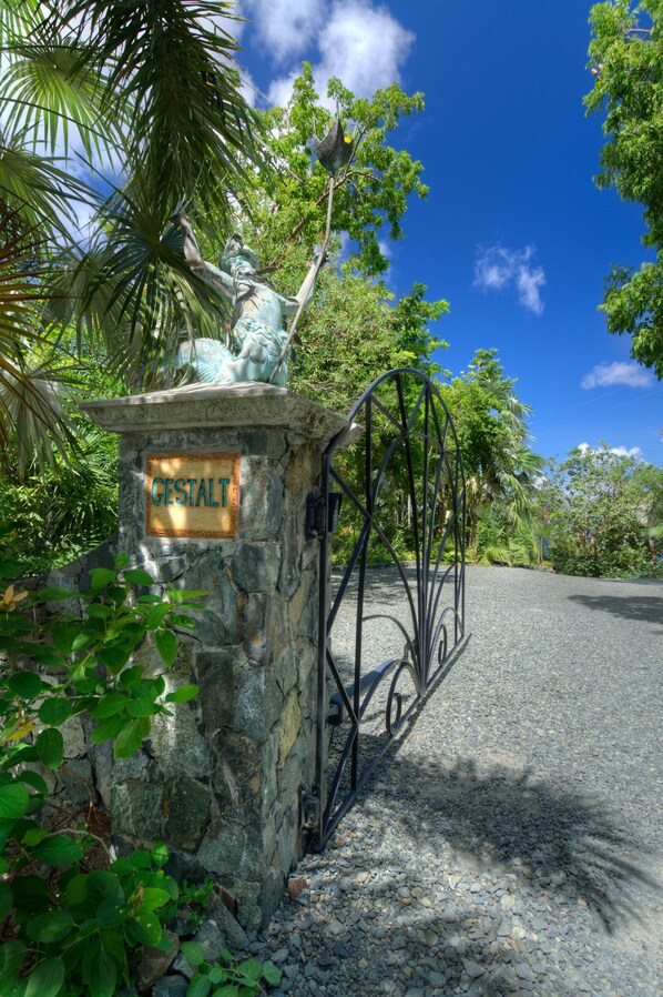 Steele Point Estate gate. Guests are provided with an automatic key pod.