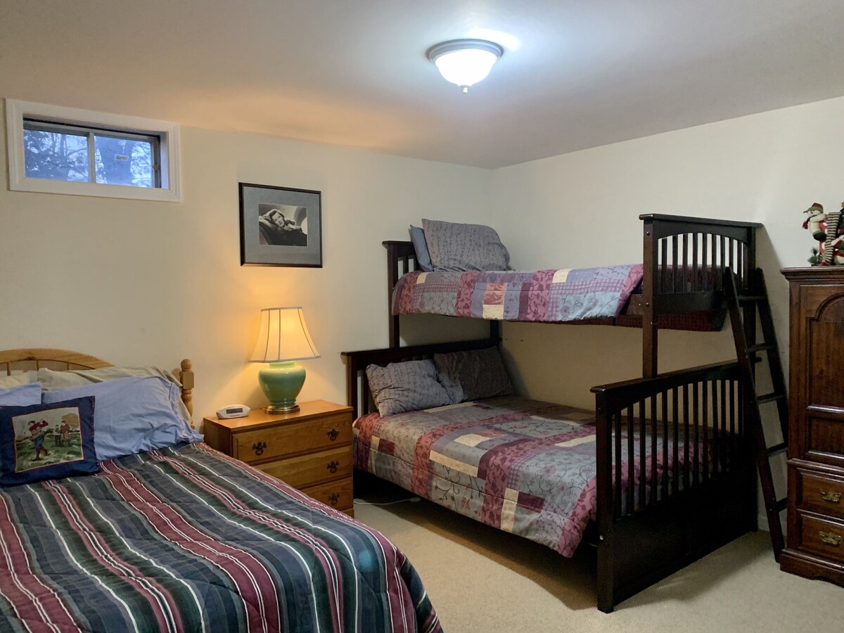Large Modern Chalet – Slope Side – On Burke MT-Mt Bike, Hike, Ski, Snowmobile