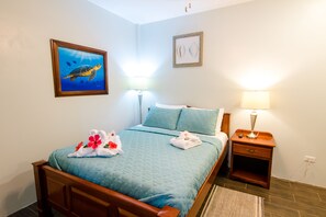 Bed room with Queen-Bed