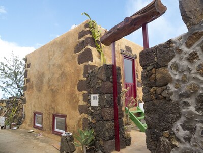 Casa rural para 4 personas con gallinero y huerto