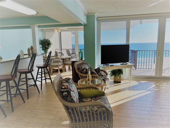 three sliding glass doors give ocean view from every part of the living spaces