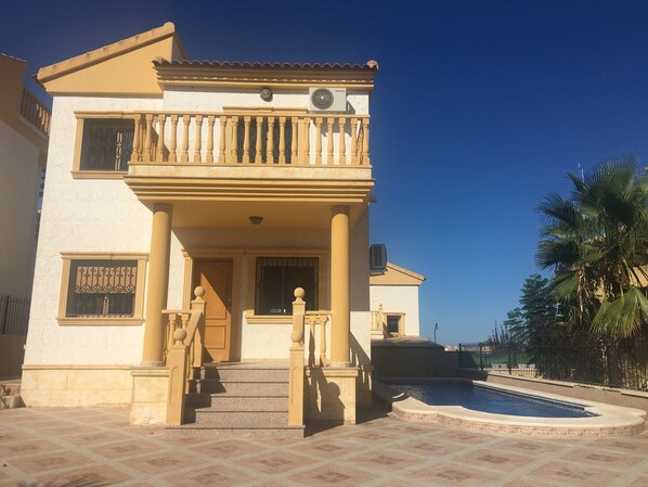 Villa Rose front view photo 