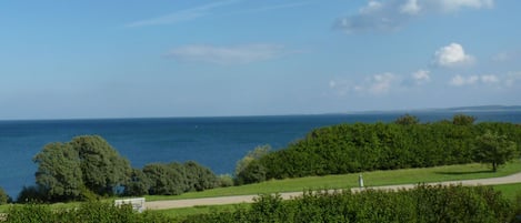 Blick auf die Ostsee vom Essplatz aus  - bei guter Sicht bis nach Fehmarn