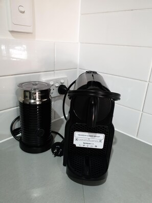 Kaffee und/oder Kaffeemaschine