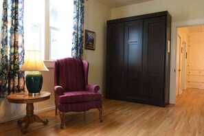 Wall bed closed in the parlor. On the ground floor near the bathroom.