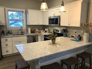 Kitchen with breakfast bar