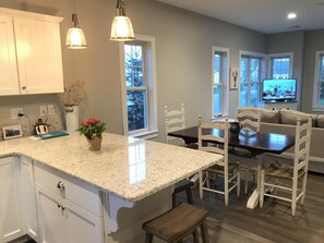 Kitchen with breakfast bar