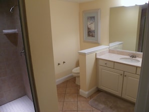 private bathroom in 2nd bedroom