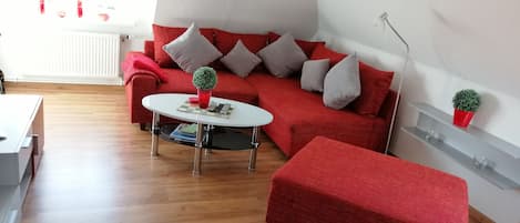 Wohnzimmer mit Schlafsofa