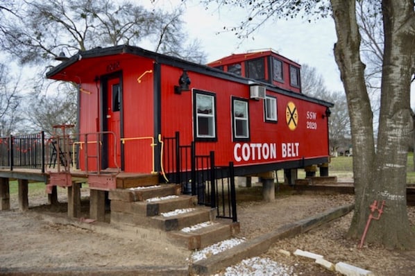 Lake Front 1920's Vintage Caboose especially renovated for your vacation getaway