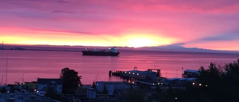 Sunrise over the Cascades