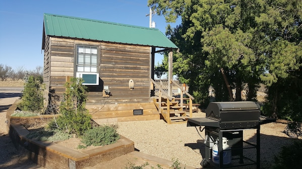 The Roadrunner Tiny Cabin