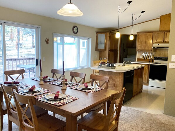 Welcome to Bellinger Cabin! Hang out here, explore Sisters & environs, relax....