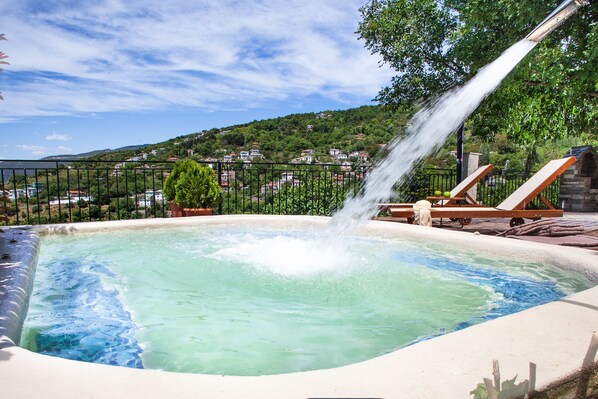 Infinity pool
