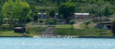 Chalet au bord du lac de Serre Ponçon