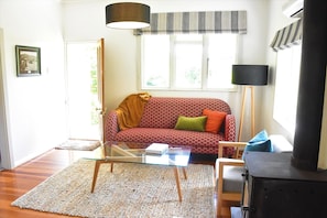 Shy Cottage Lounge