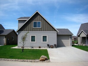 1 stall garage with plenty of parking on driveway