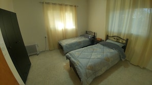Bedroom，two full size single beds