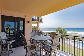 High chairs and table so you have unobstructed gulf views!