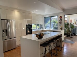 Open plan kitchen - Seats 4 people at the  bench