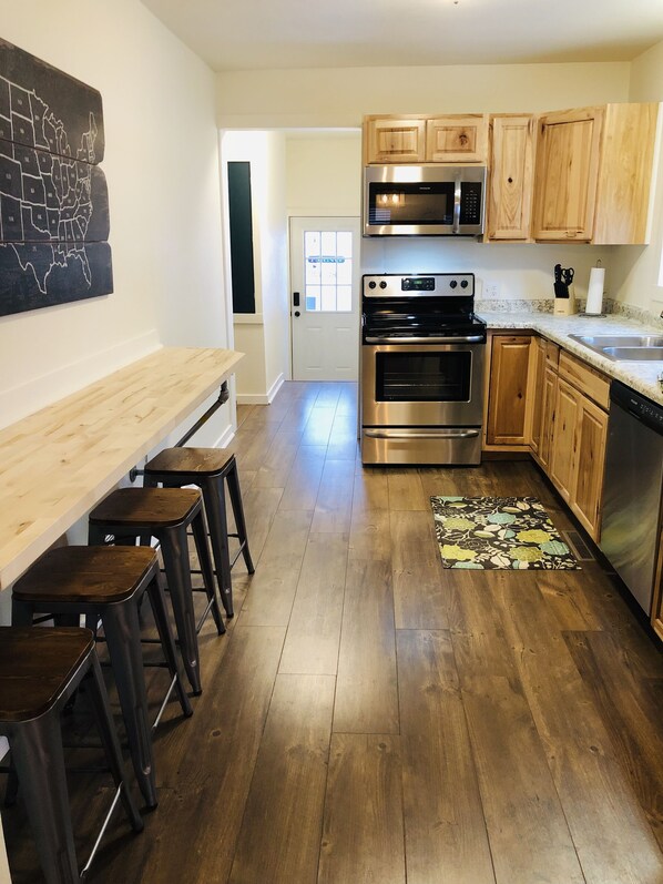 Kitchen/Breakfast Bar