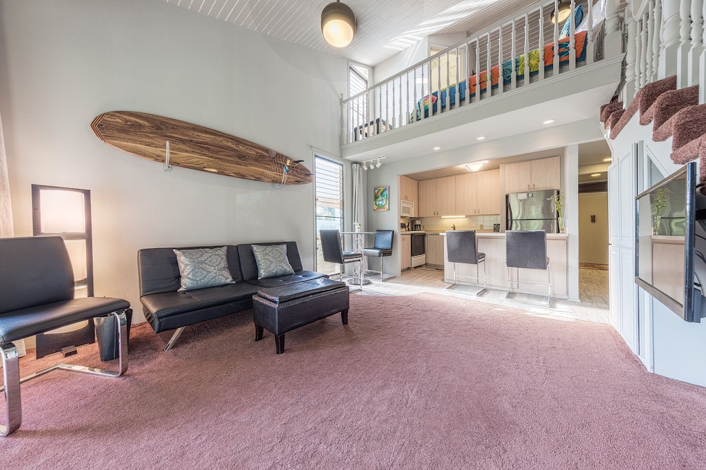 Living room, high vaulted ceilings.