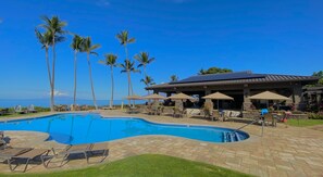 Ekahi main pool and beach pavillion