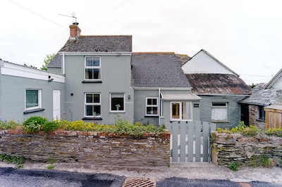 Beautiful cottage near Porthcothan Bay, Padstow